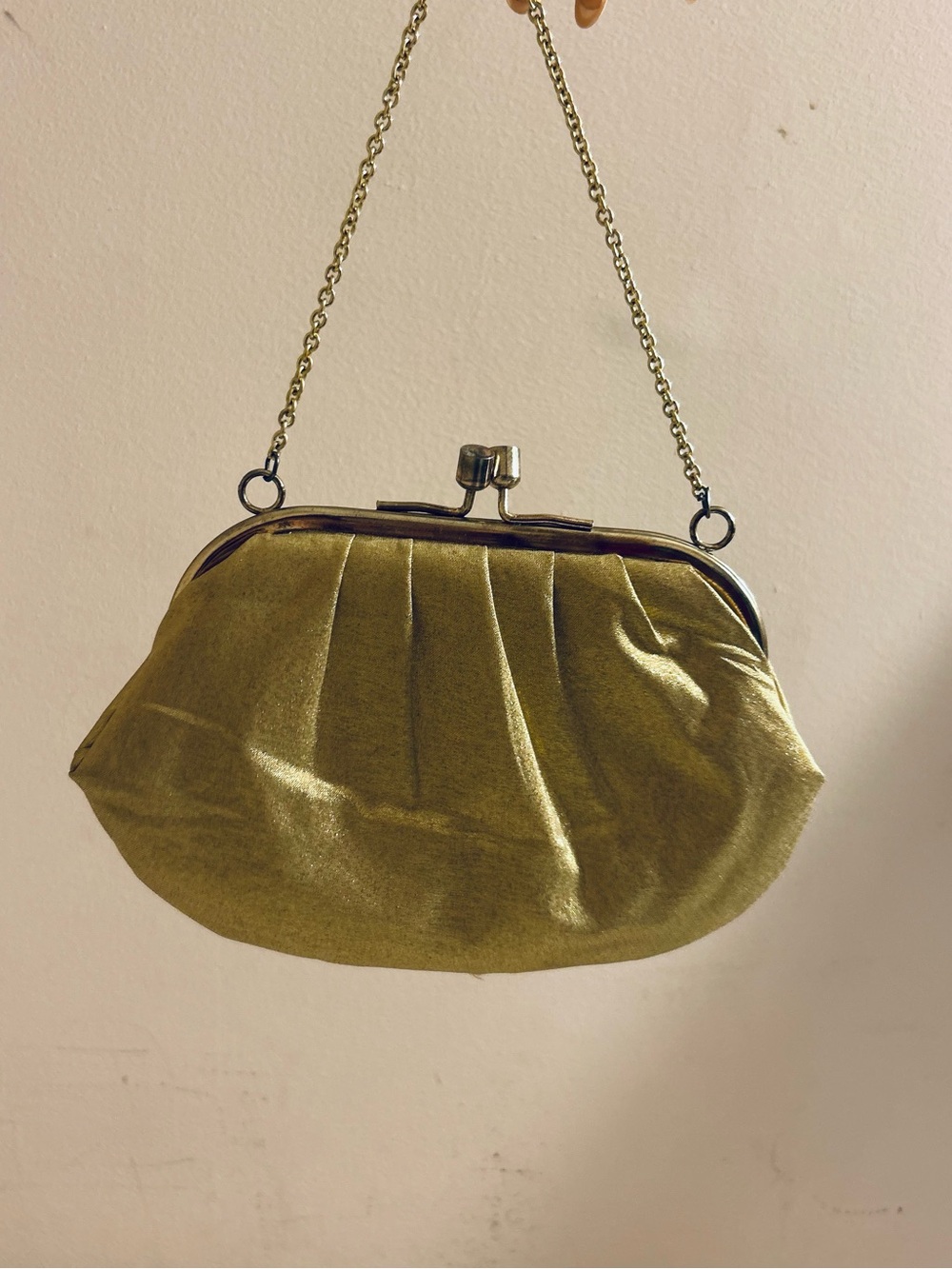 SHEIN Olive Gold Velvet Kiss-Lock Chain Clutch